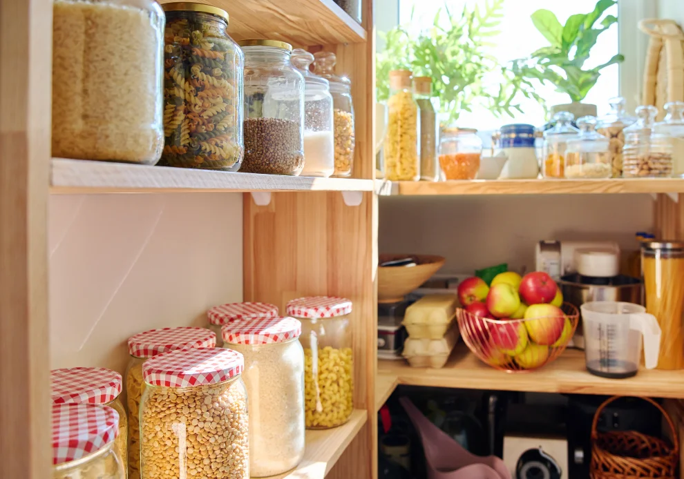 9 truques para ganhar espaço na despensa e na cozinha