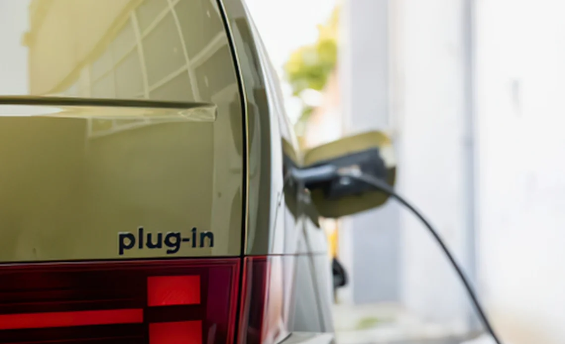 Híbrido ou híbrido plug-in